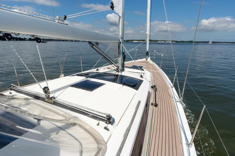 Slide: The Image of Dufour 390 2023 - 5680210