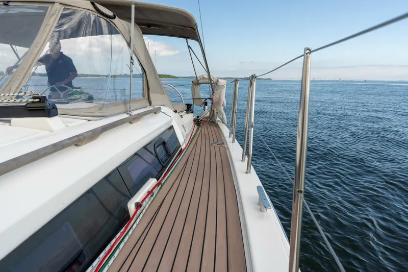 Slide: The Image of Dufour 390 2023 - 5680223