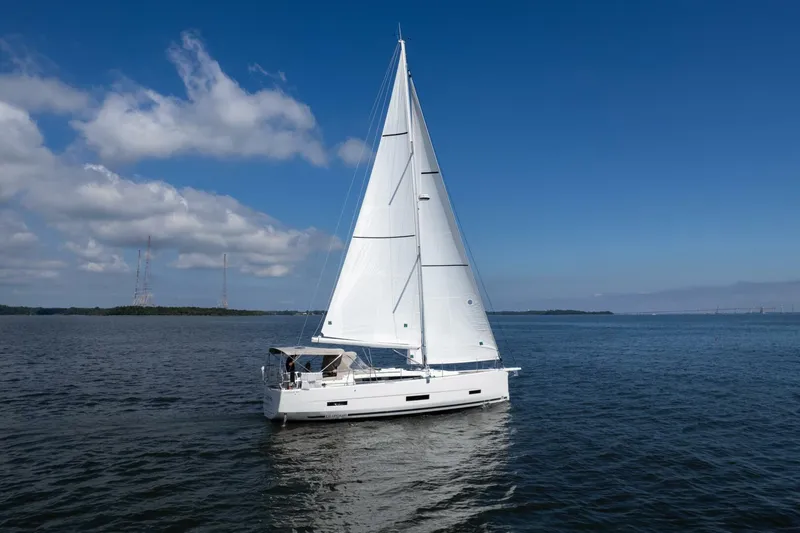 Slide: The Image of Dufour 390 2023 - 5680239