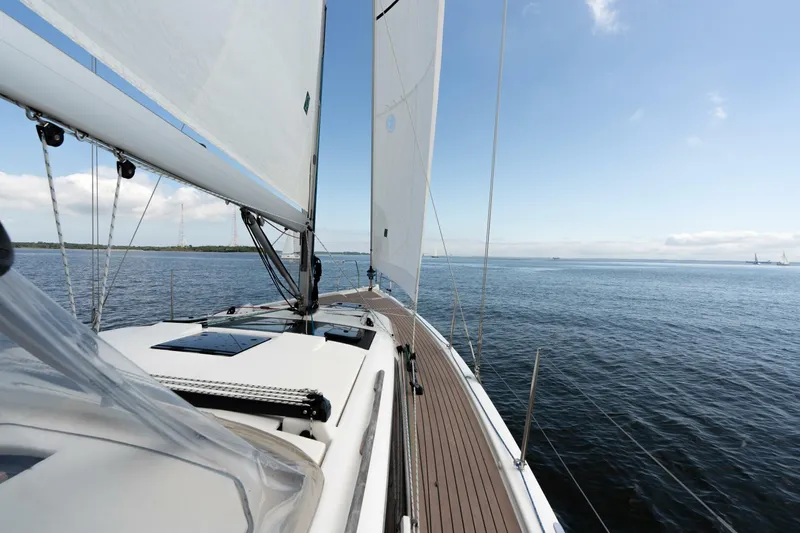 Slide: The Image of Dufour 390 2023 - 5680218