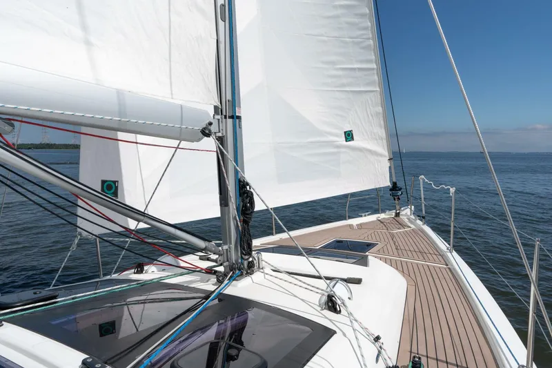 Slide: The Image of Dufour 390 2023 - 5680235