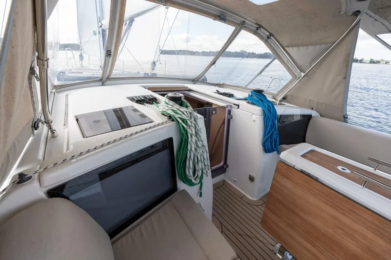 Slide: The Image of Dufour 390 2023 - 5680226