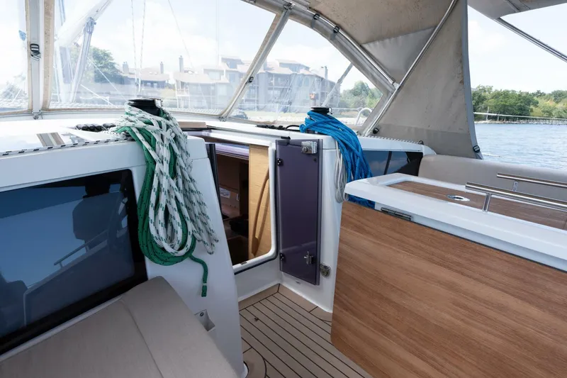 Slide: The Image of Dufour 390 2023 - 5680288