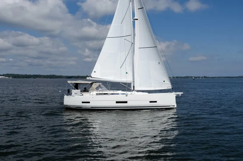 Slide: The Image of Dufour 390 2023 - 5680240