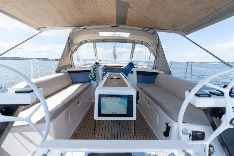 Slide: The Image of Dufour 390 2023 - 5680257