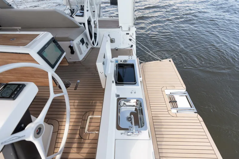 Slide: The Image of Dufour 390 2023 - 5680255