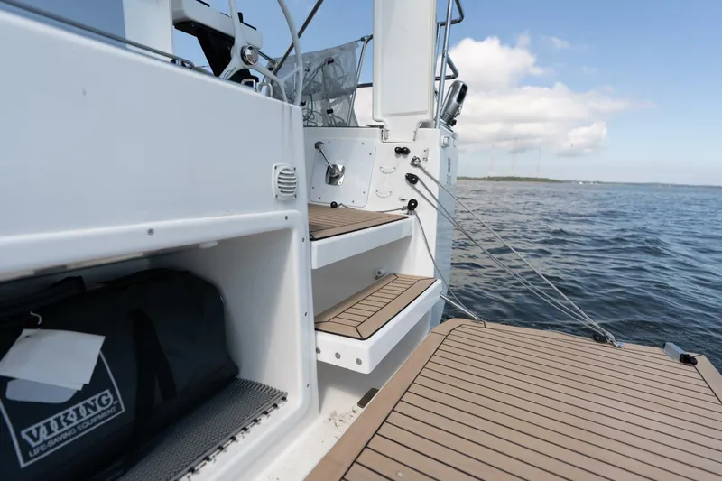 Slide: The Image of Dufour 390 2023 - 5680265