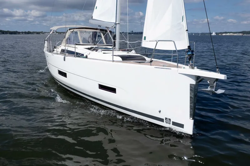 Slide: The Image of Dufour 390 2023 - 5680242