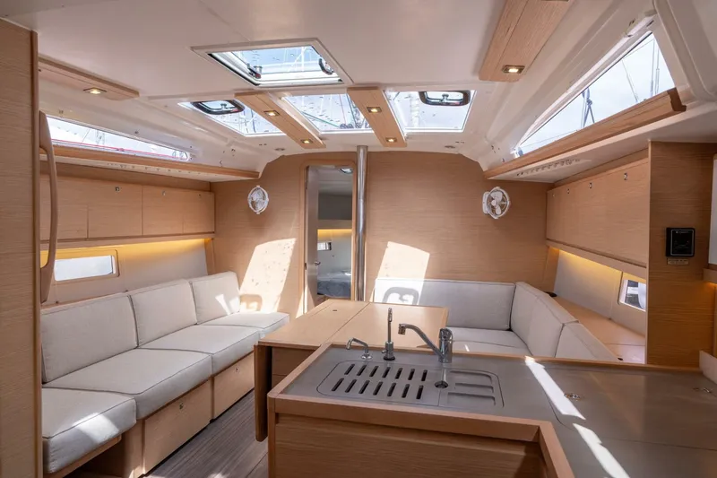 Slide: The Image of Dufour 390 2023 - 5680185