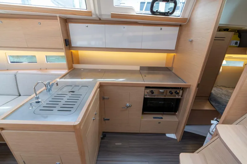 Slide: The Image of Dufour 390 2023 - 5680198