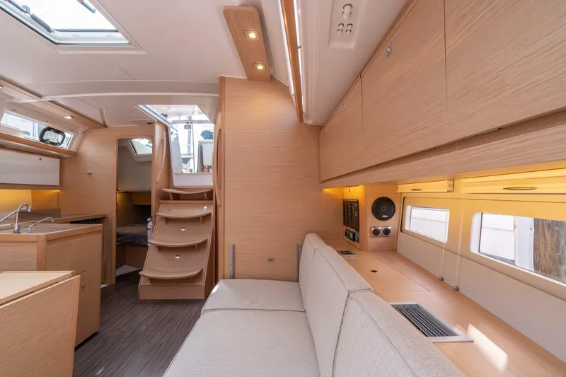 Slide: The Image of Dufour 390 2023 - 5680190