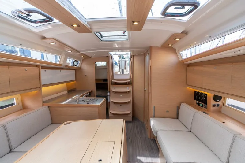 Slide: The Image of Dufour 390 2023 - 5680196