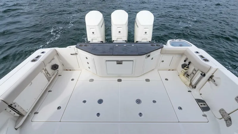 Slide: The Image of Boston Whaler 405 Conquest 2024 - 5680402