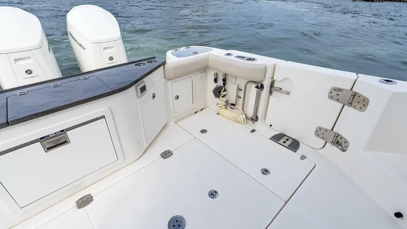 Slide: The Image of Boston Whaler 405 Conquest 2024 - 5680410