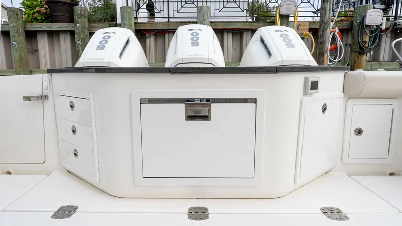 Slide: The Image of Boston Whaler 405 Conquest 2024 - 5680383