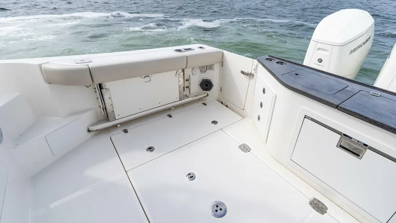 Slide: The Image of Boston Whaler 405 Conquest 2024 - 5680412