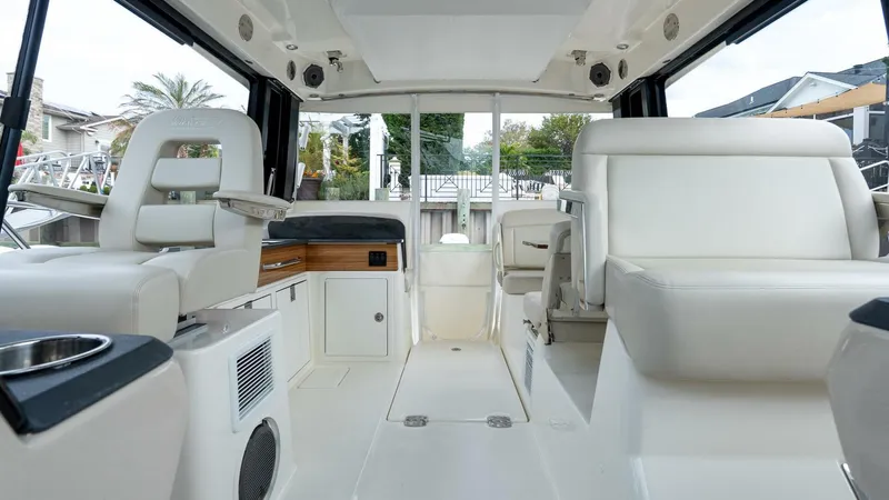 Slide: The Image of Boston Whaler 405 Conquest 2024 - 5680362