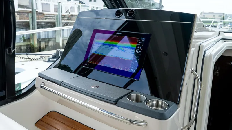 Slide: The Image of Boston Whaler 405 Conquest 2024 - 5680359