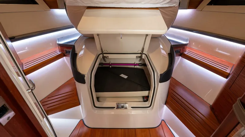 Slide: The Image of Boston Whaler 405 Conquest 2024 - 5680417