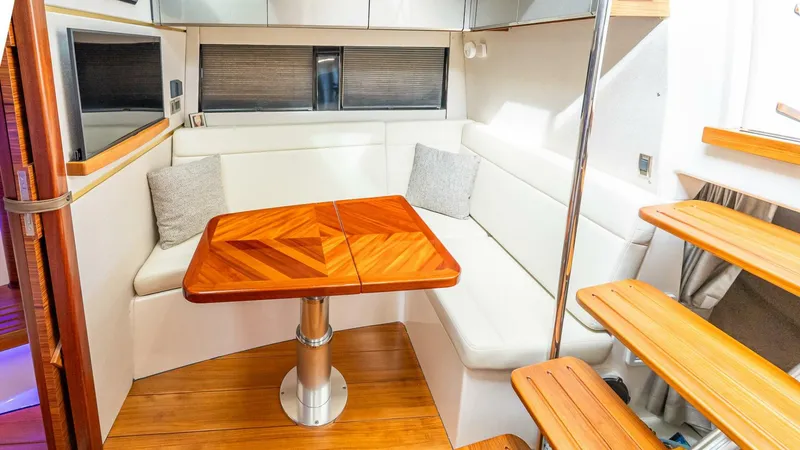 Slide: The Image of Boston Whaler 405 Conquest 2024 - 5680344