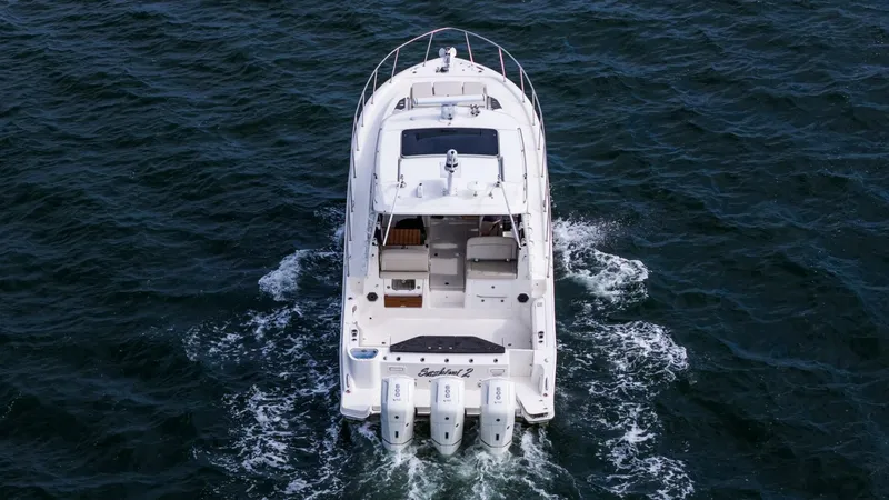 Slide: The Image of Boston Whaler 405 Conquest 2024 - 5680438