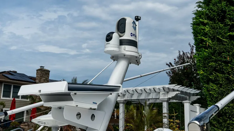 Slide: The Image of Boston Whaler 405 Conquest 2024 - 5680420