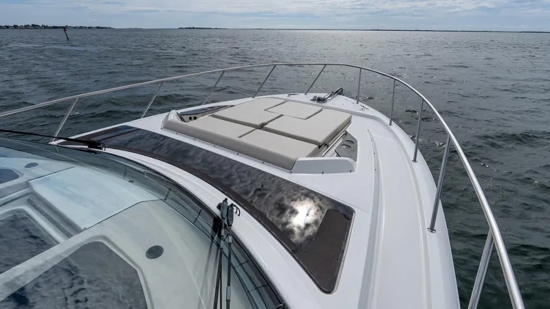 Slide: The Image of Boston Whaler 405 Conquest 2024 - 5680404