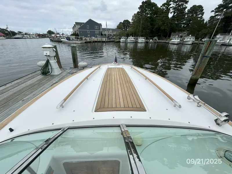 Slide: The Image of 28' Chris-Craft foredeck1 - 5680629