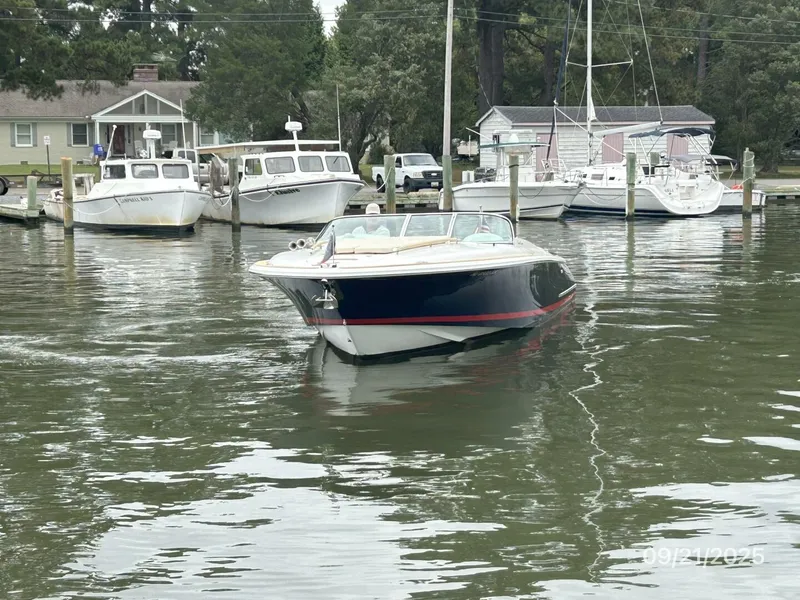 Slide: The Image of 28' Chris-Craft forward profile - 5680633