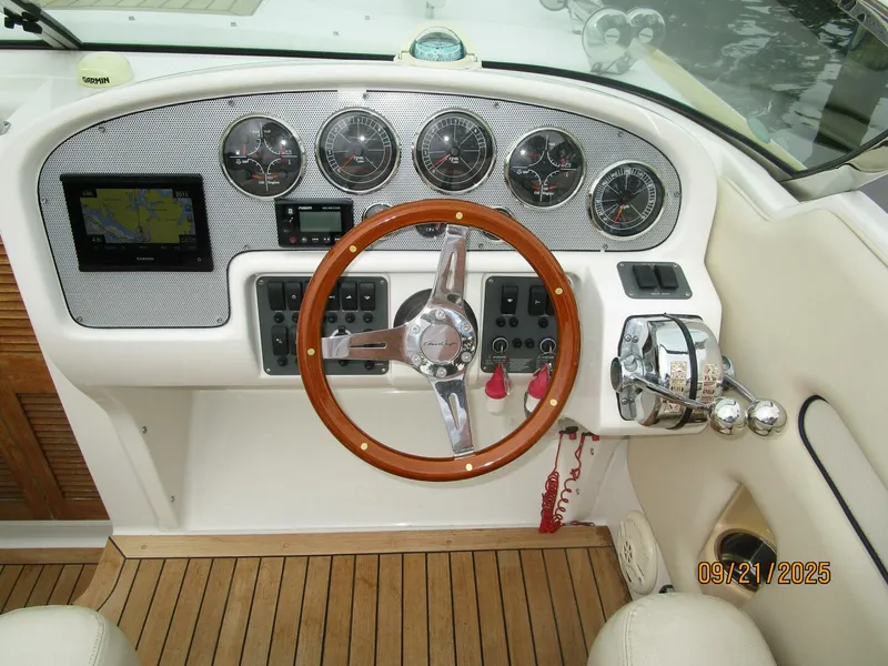 Slide: The Image of 28' Chris-Craft helm2 - 5680636