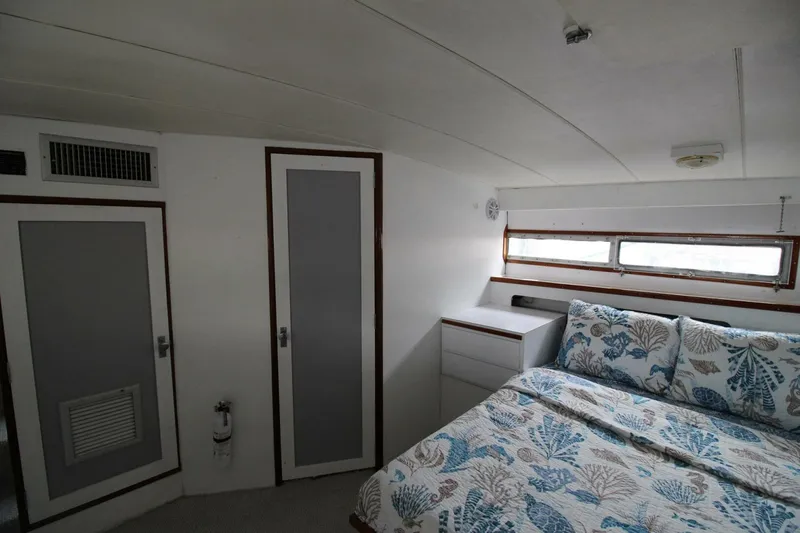 Slide: The Image of Bertram 42 Motor Yacht 1974 - 5680731