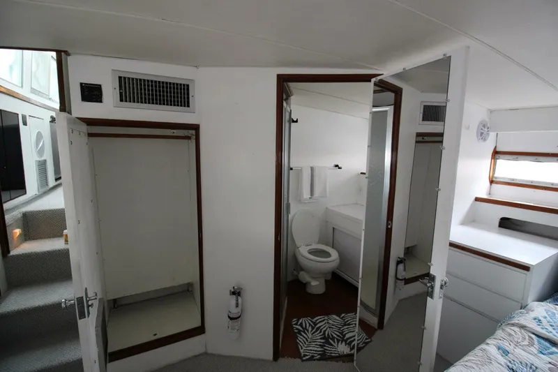 Slide: The Image of Bertram 42 Motor Yacht 1974 - 5680732