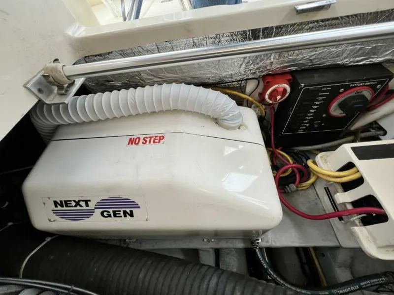 Slide: The Image of Mainship Pilot 34 2004 - 5682631