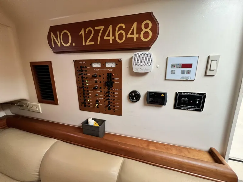 Slide: The Image of Mainship Pilot 34 2004 - 5682644