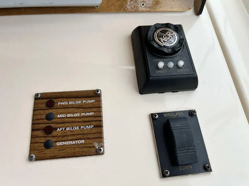 Slide: The Image of Mainship Pilot 34 2004 - 5682645