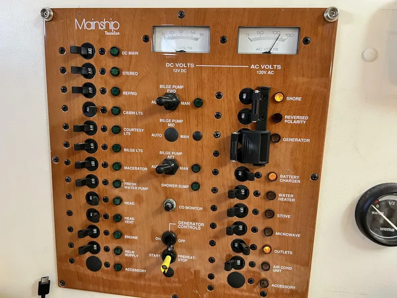 Slide: The Image of Mainship Pilot 34 2004 - 5682666