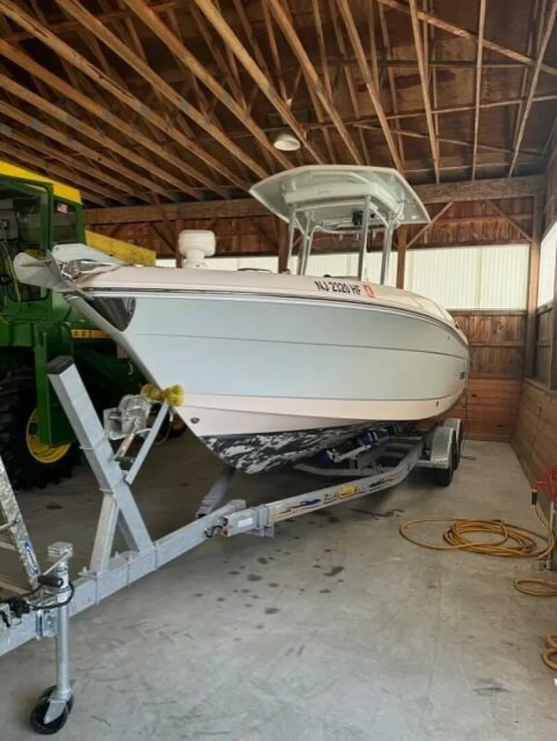 Slide: The Image of Robalo R242 Center Console 2015 - 5780600