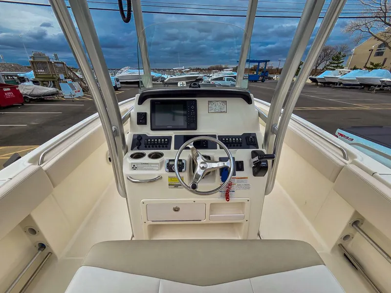 Slide: The Image of Robalo R242 Center Console 2015 - 5780609