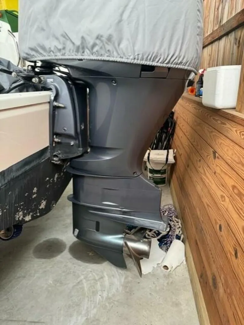 Slide: The Image of Robalo R242 Center Console 2015 - 5780601