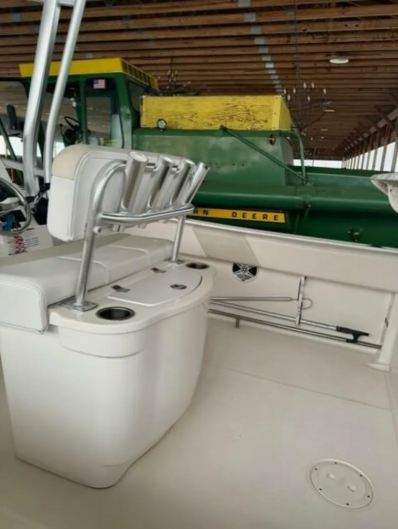 Slide: The Image of Robalo R242 Center Console 2015 - 5780606