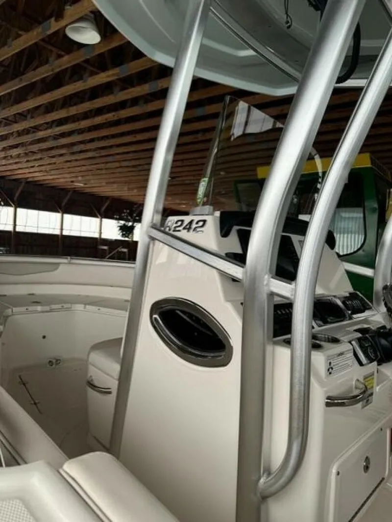 Slide: The Image of Robalo R242 Center Console 2015 - 5780603