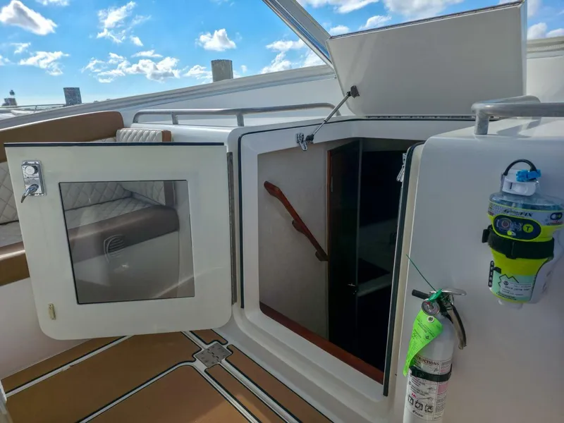 Slide: The Image of Egg Harbor 35' Predator Express 2005 - 5711443