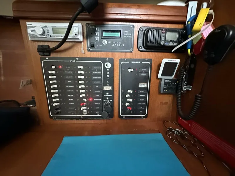 Slide: The Image of Hunter 306 2003 - 5683825