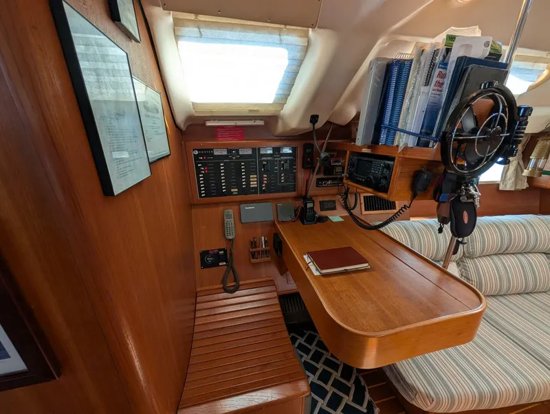 Slide: The Image of Hunter 410 2002 - 5683859