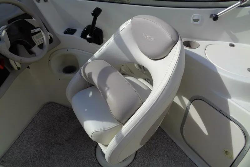 Slide: The Image of Stingray 240 LR 2004 - 5683939