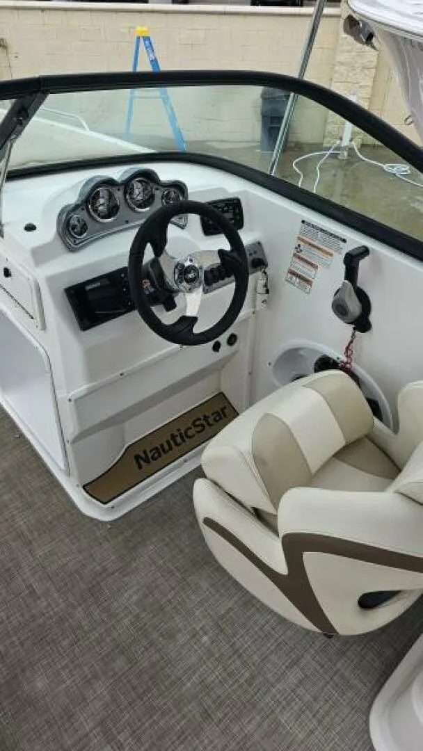 Slide: The Image of NauticStar 223 DC 2022 - 5683928