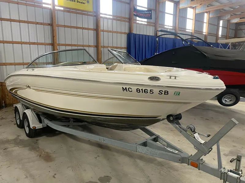 Slide: The Image of Sea Ray 210 Bow Rider 2000 - 5684035