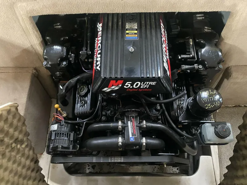 Slide: The Image of Sea Ray 210 Bow Rider 2000 - 5684050