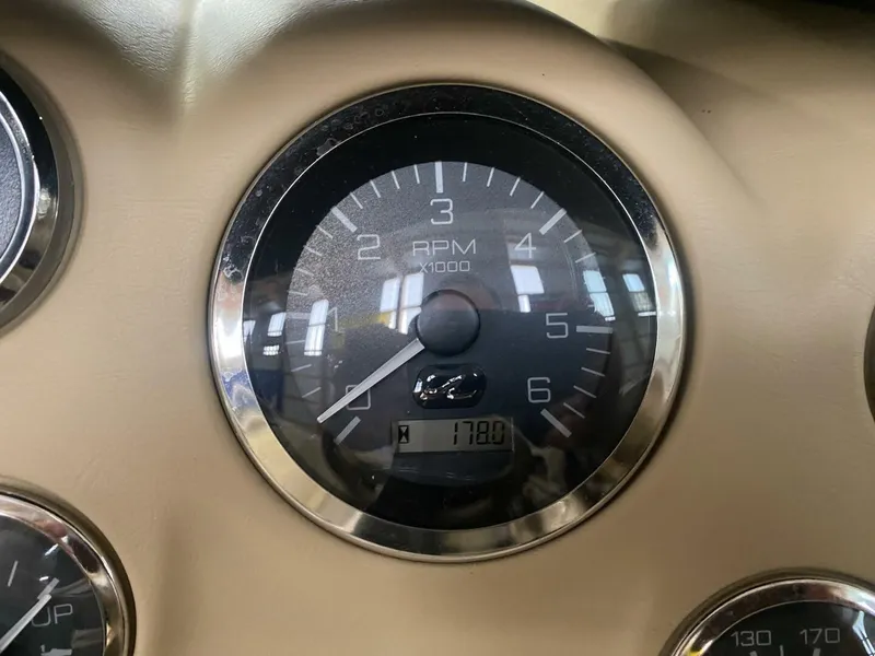 Slide: The Image of Sea Ray 210 Bow Rider 2000 - 5684052