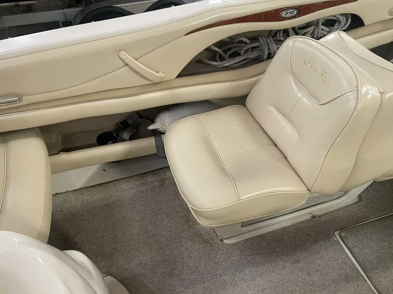 Slide: The Image of Sea Ray 210 Bow Rider 2000 - 5684054